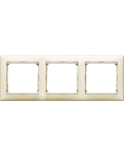 Рамка Valena 3 поста LEGRAND 774353 в Сергиевом Посаде Аксессуары для кабель-канала Pintop.ru